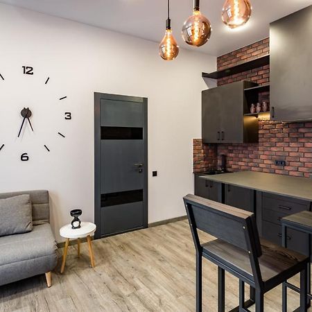 Stylish Apartment In The Center Lviv Bagian luar foto