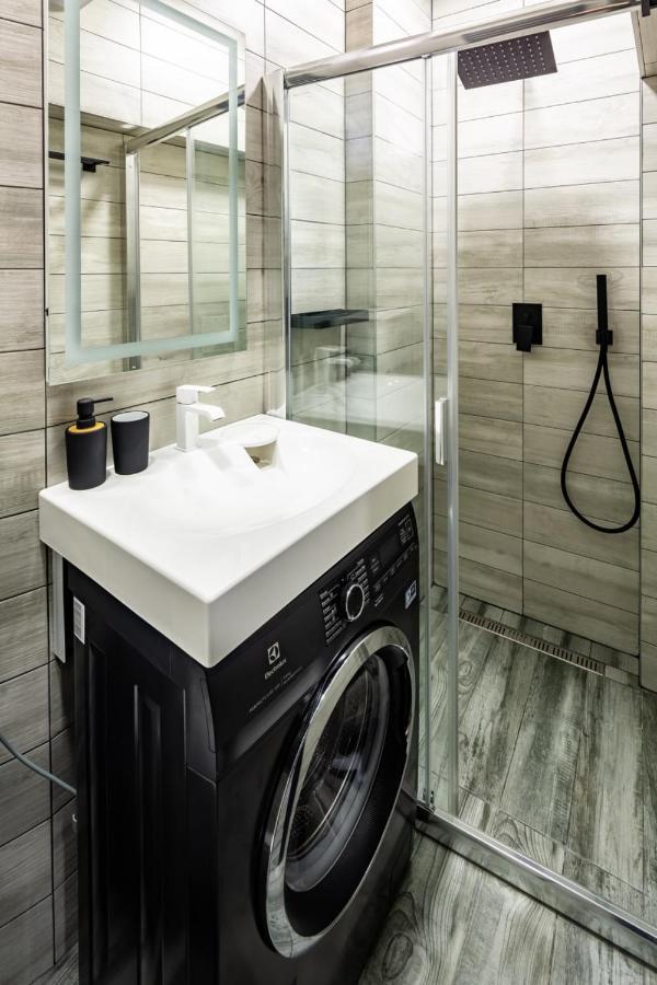 Stylish Apartment In The Center Lviv Bagian luar foto