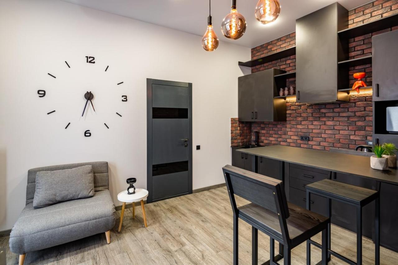 Stylish Apartment In The Center Lviv Bagian luar foto