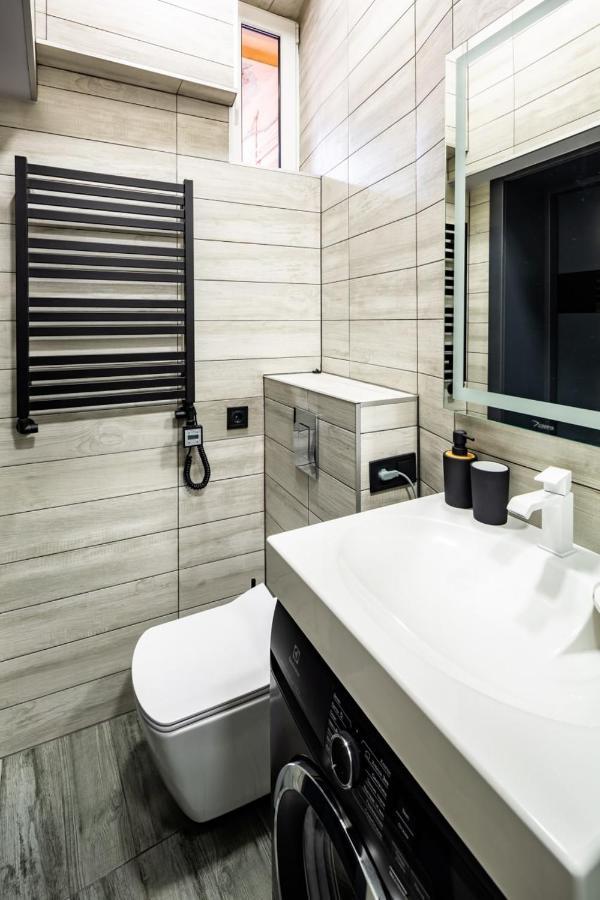 Stylish Apartment In The Center Lviv Bagian luar foto