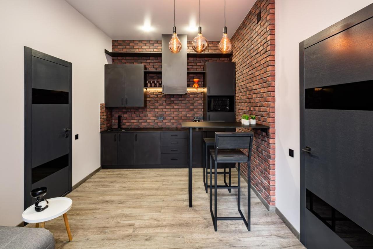 Stylish Apartment In The Center Lviv Bagian luar foto