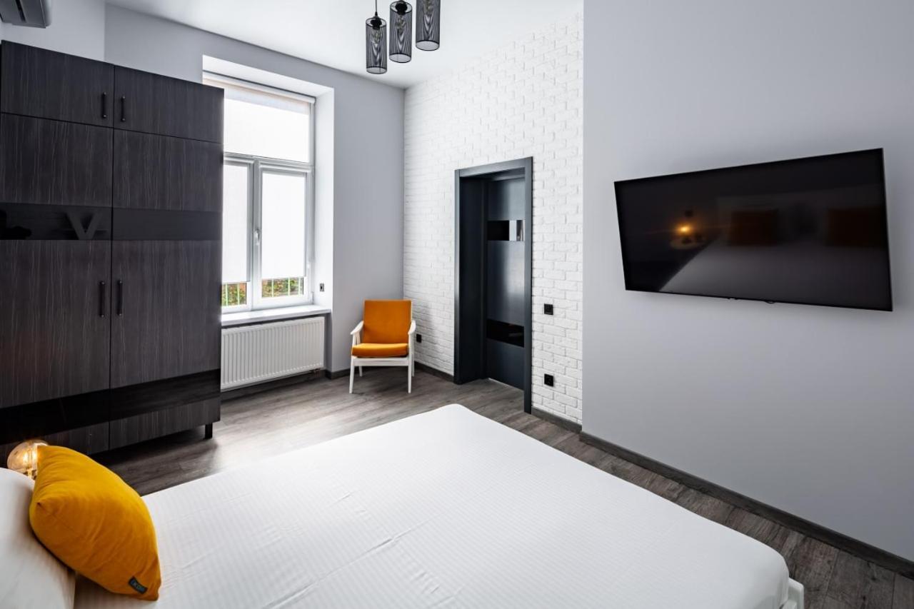 Stylish Apartment In The Center Lviv Bagian luar foto